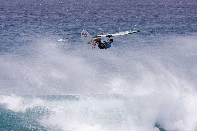 Jonas boosts an air - Cabo Verde PWA World Cup ©  John Carter / PWA http://www.pwaworldtour.com